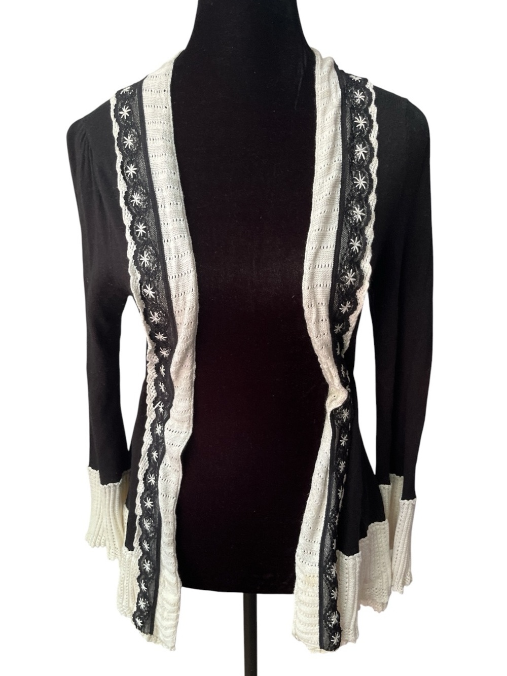 Lulumari Black & Cream Open-Front Lace-Trim Cardigan